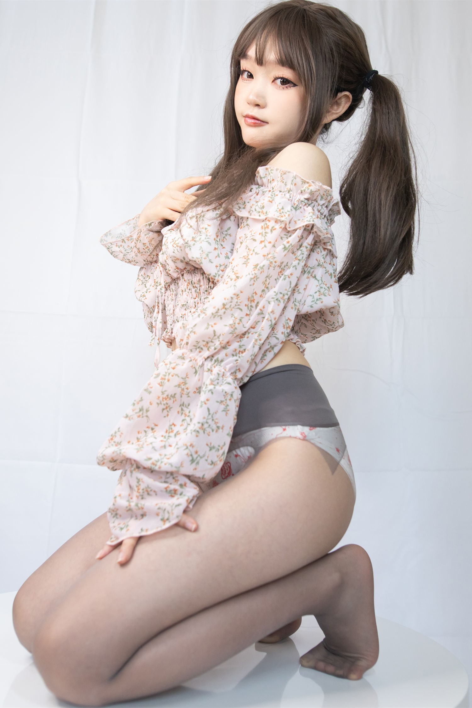 神沢永莉 灰丝花裙子-COS世界