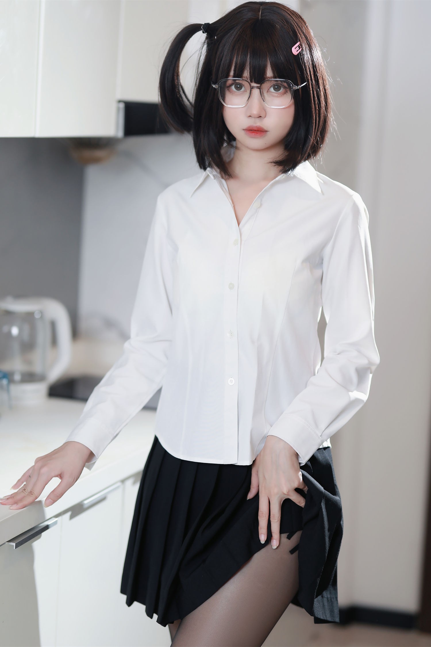 洛桑伊梓 眼镜妹妹-COS世界