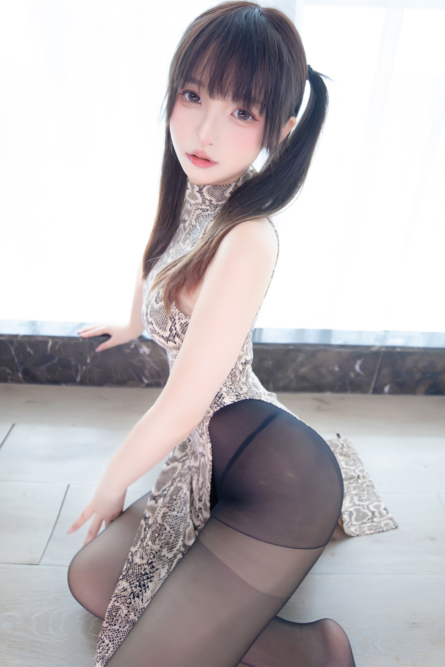 神楽板真冬 蟒纹旗袍-COS世界