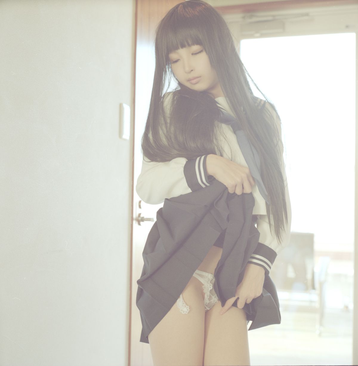 taro少女制服浴室湿身诱惑写真集-COS世界