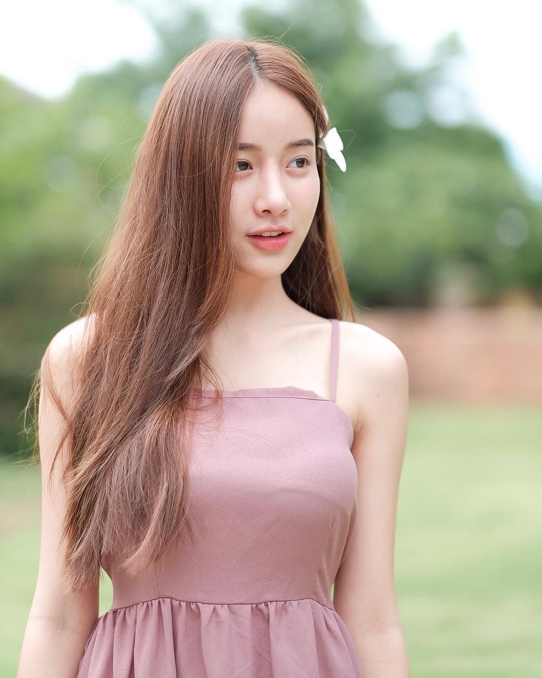 迷离双眼会放电，泰国性感网红Pichana Yoosuk-COS世界