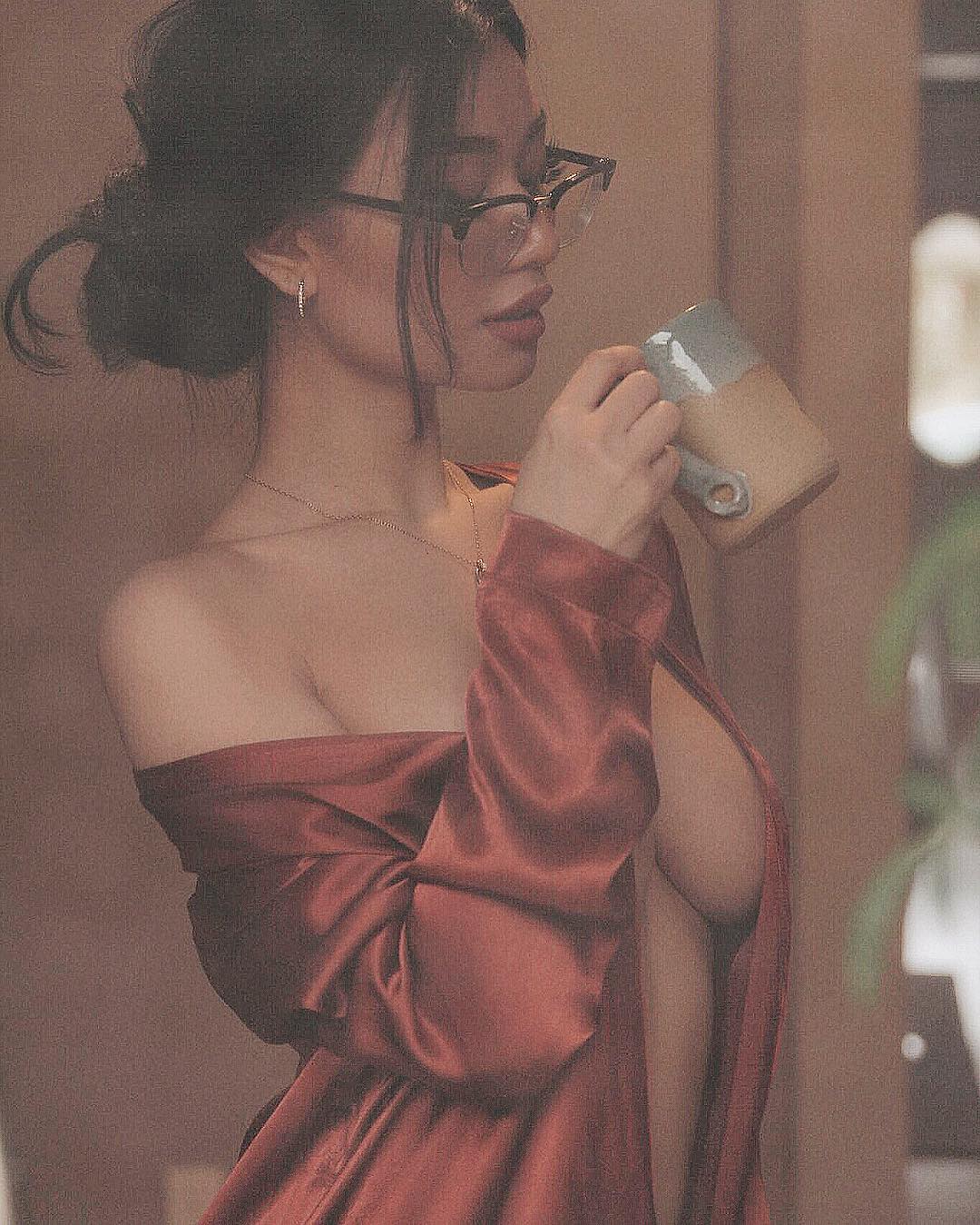 图片[3]-柬埔寨热辣网红Ellie Lou，穿高叉实在太犯规-COS世界