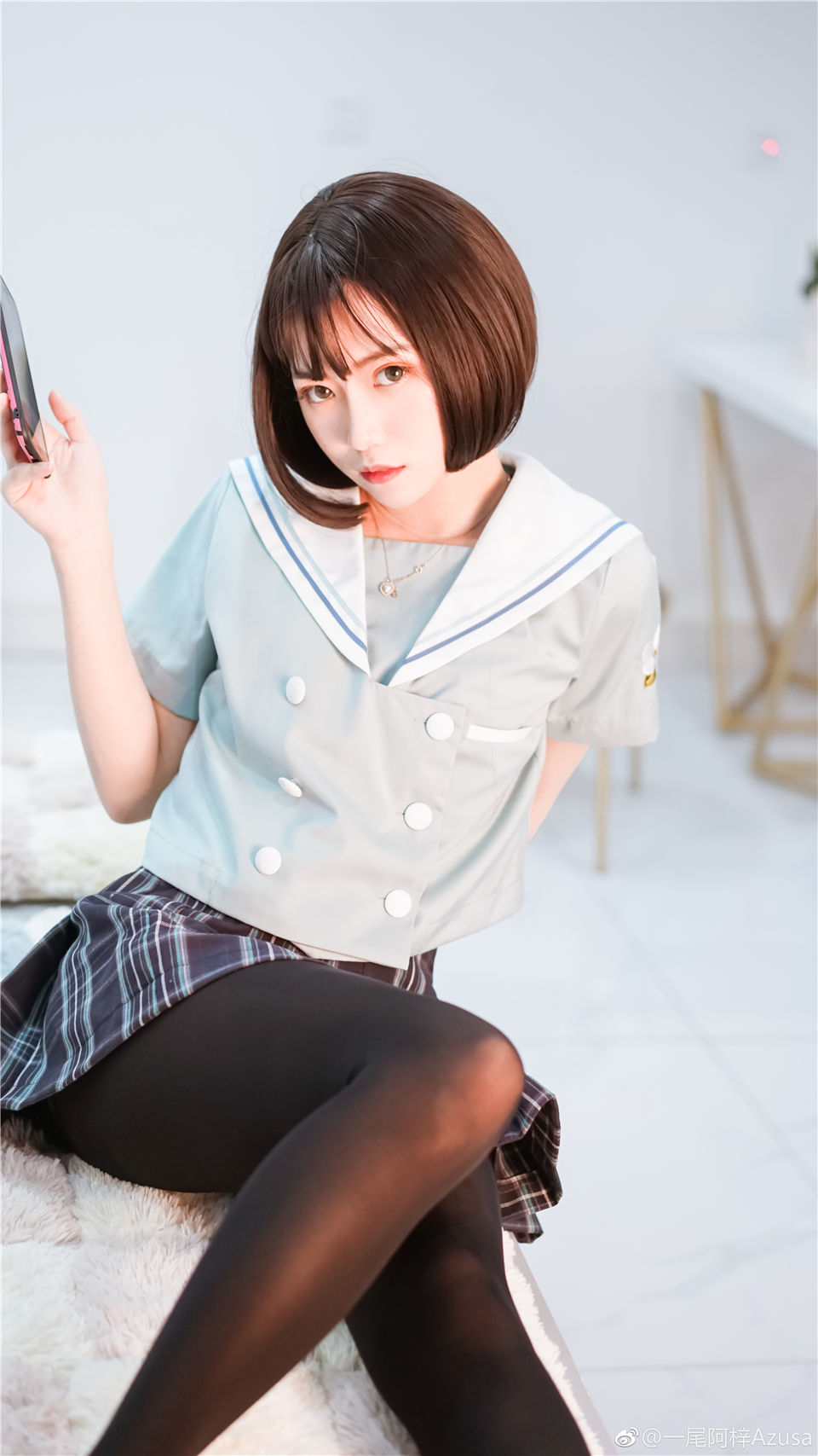 从哪跌倒从哪爬起来，美腿妹子一尾阿梓Azusa-COS世界