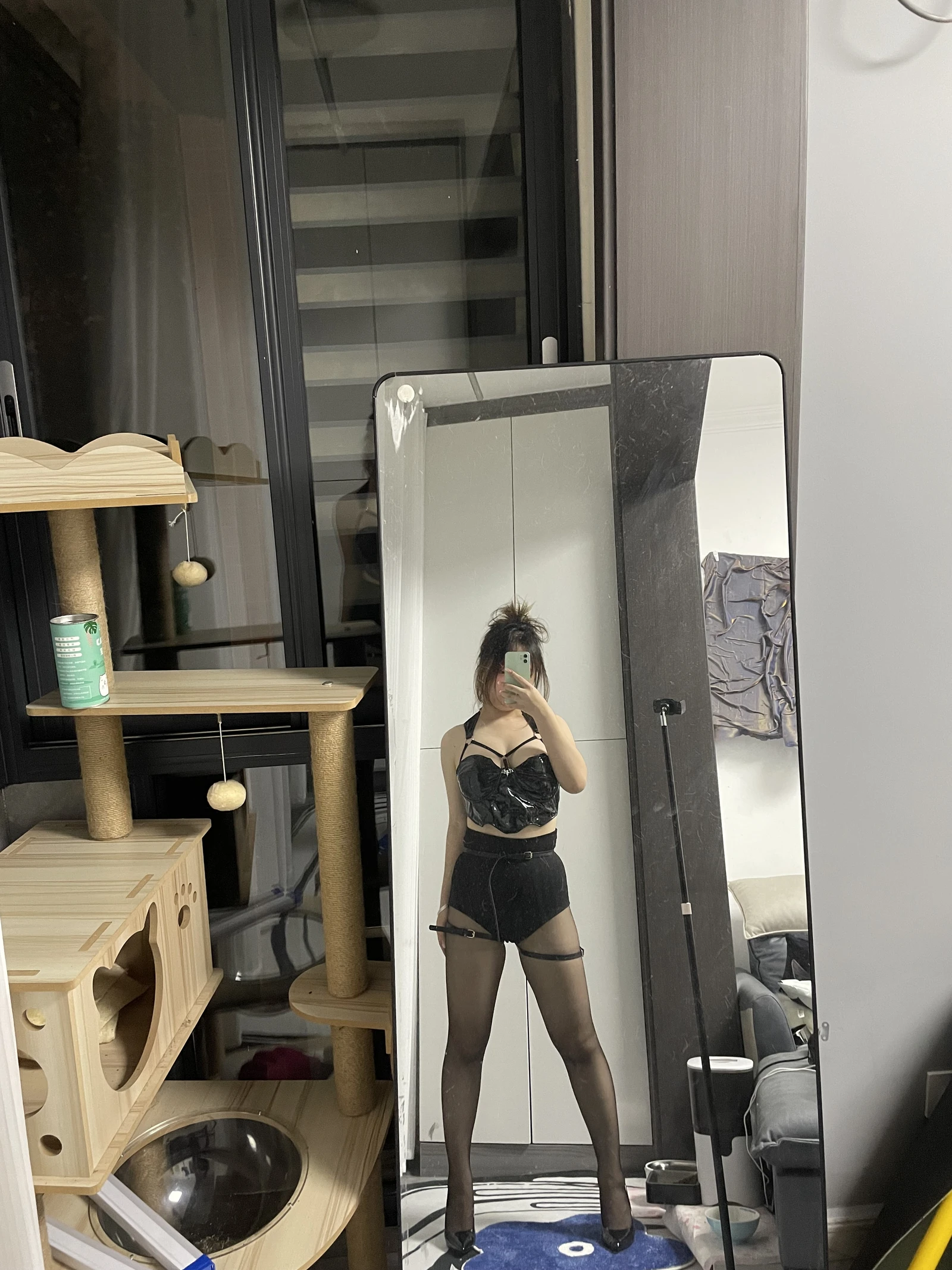 图片[2]-黑丝漆皮美女网红性感自拍私摄写真图片葱油饼-COS世界