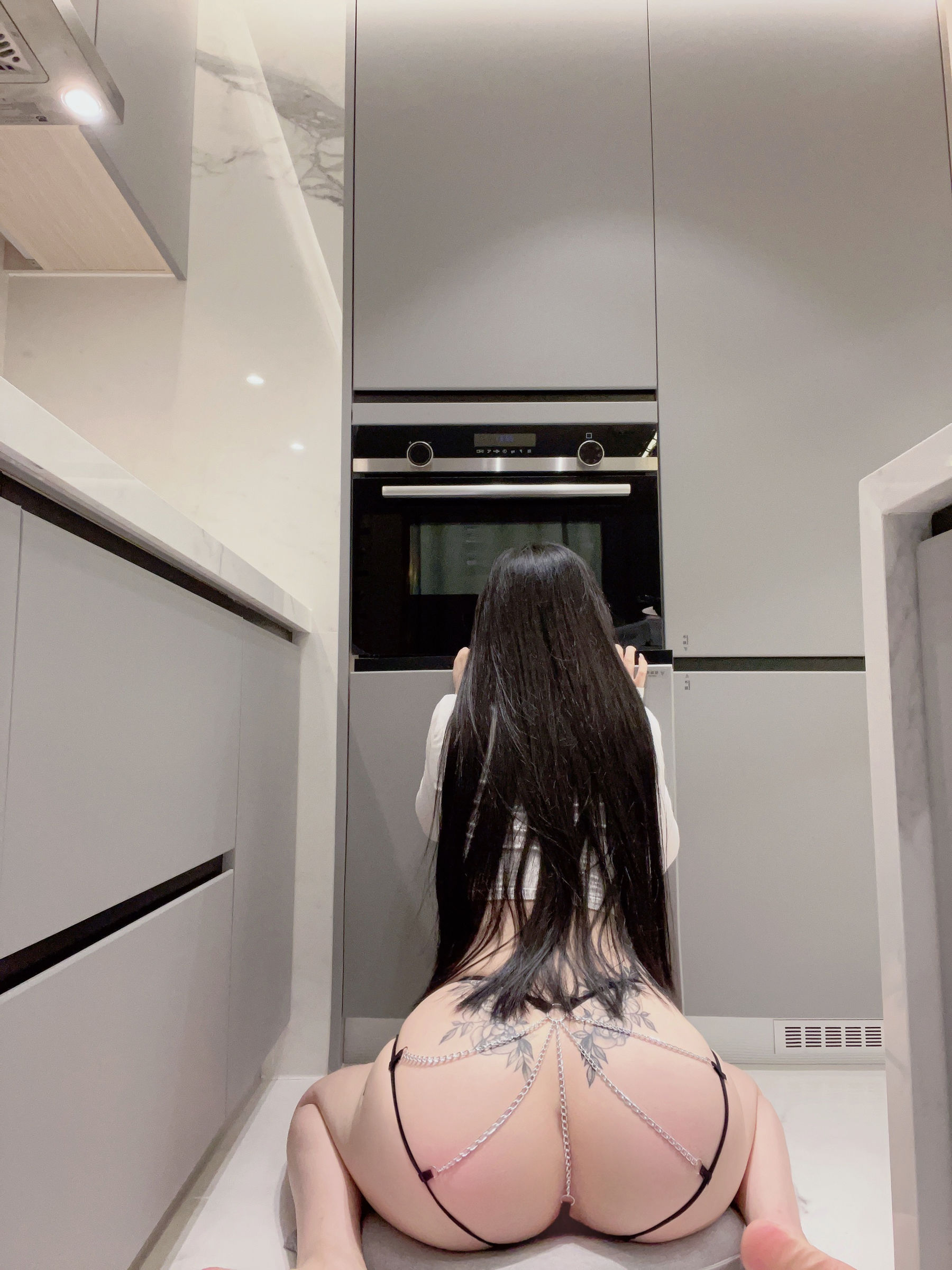 美臀女神左公子666 – 史上最细内内 27P-COS世界